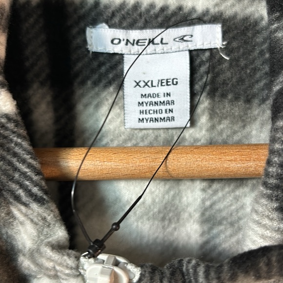 NWOT O’Neill Woman’s Julia Pullover Hooded jacket in XXL black/white - Picture 3 of 7
